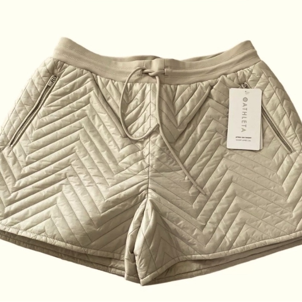 ATHLETA Après Ski Shorts   NWT  Size 6